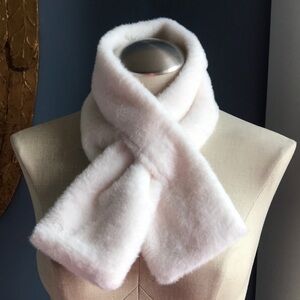 NWT Cream, faux fur, fluffy, soft, warm, fall, winter fashion scarf Old Money OS